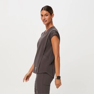 NEW Figs x Star Wars Bo Katan Pleated Scrub Top Brown Gray Size XL NWOT